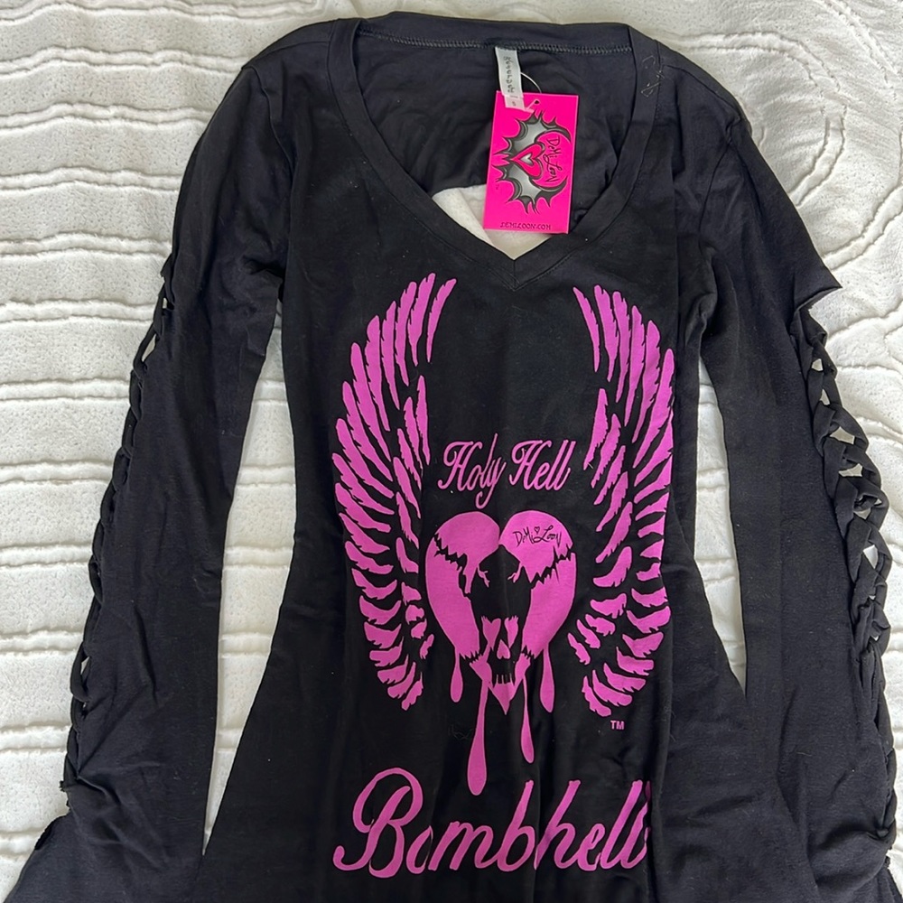 Demi Loon long sleeve cut out.
